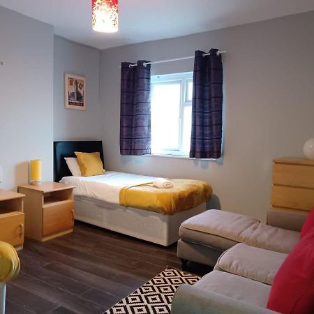 Pearson House - Huku Kwetu 3 Bedroom End Of Terrance House - Family And Business Group Self Catering Accommodation -Huku Kwetu Nottingham Exterior photo