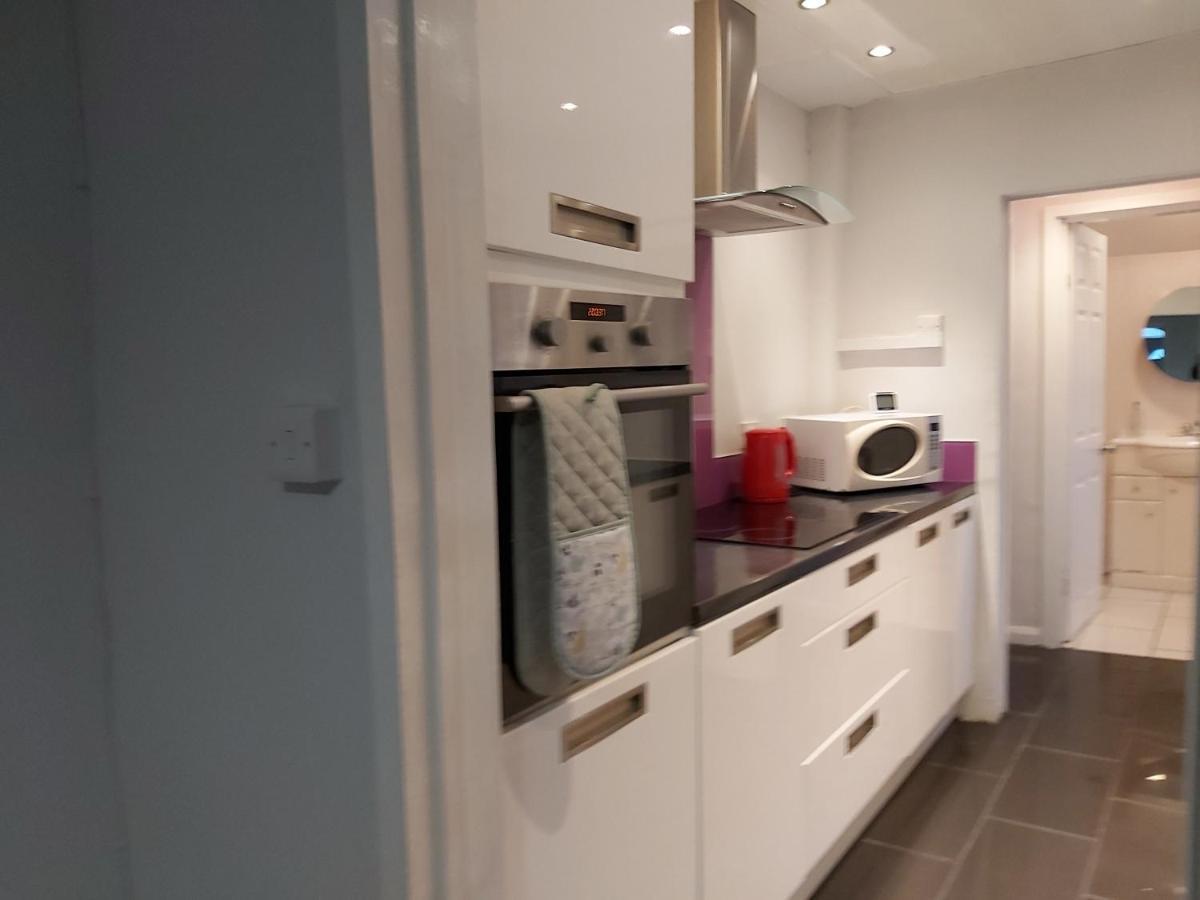 Pearson House - Huku Kwetu 3 Bedroom End Of Terrance House - Family And Business Group Self Catering Accommodation -Huku Kwetu Nottingham Exterior photo
