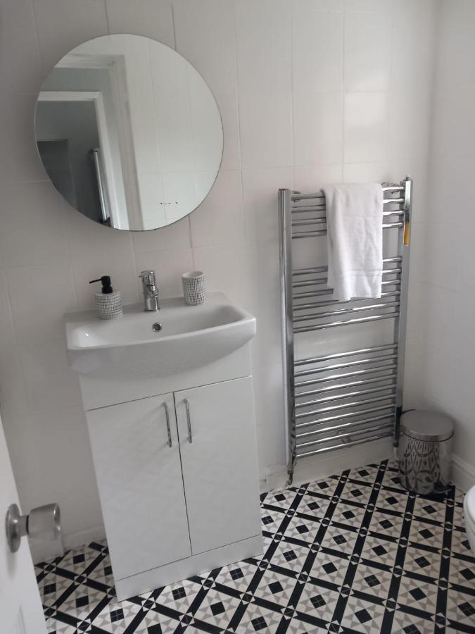 Pearson House - Huku Kwetu 3 Bedroom End Of Terrance House - Family And Business Group Self Catering Accommodation -Huku Kwetu Nottingham Exterior photo